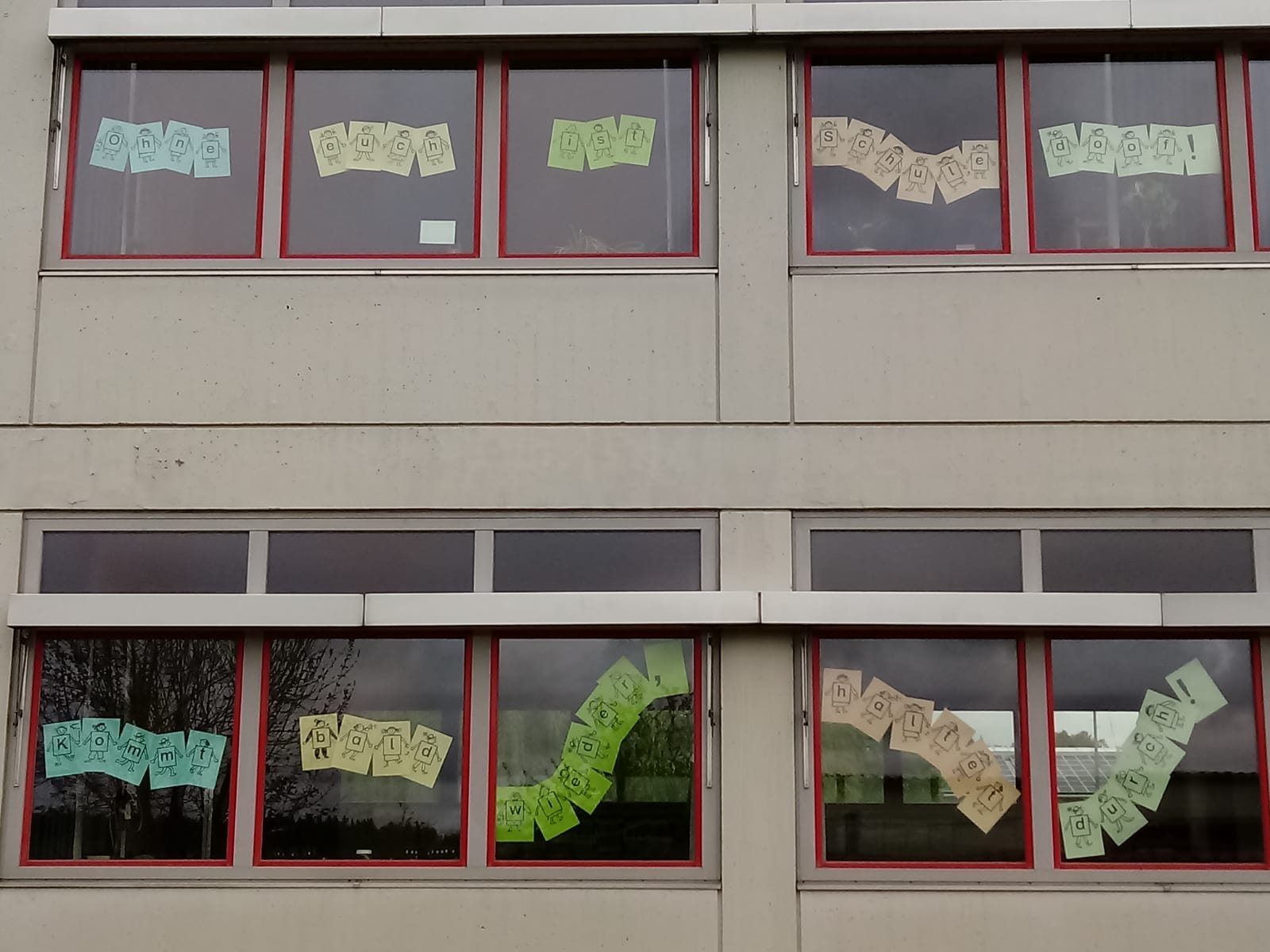 Fensterdekoration der Drei-Franken-Schule