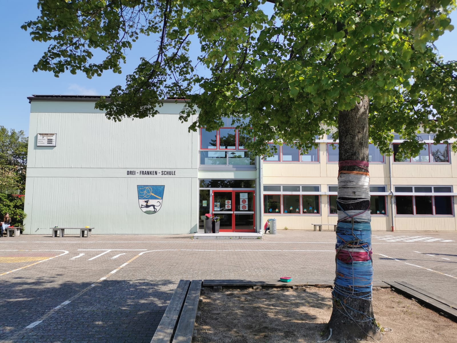 Haupteingang der Drei-Franken-Grundschule