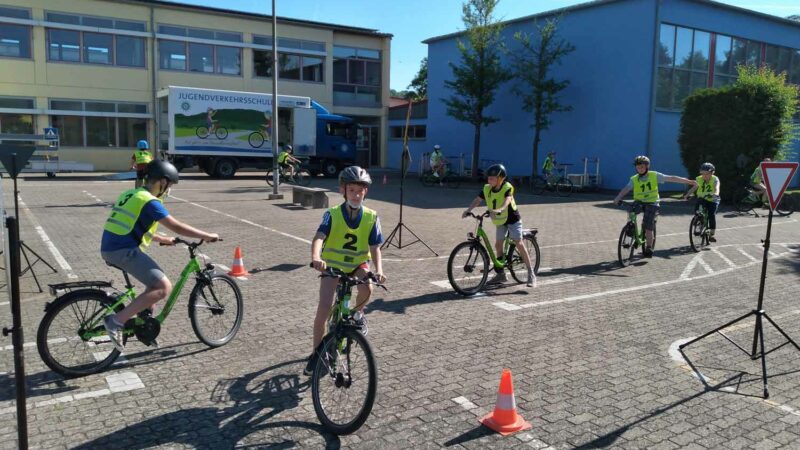 Schüler Der Drei-Franken-Schule Geiselwind Lernen Die Verkehrsregeln