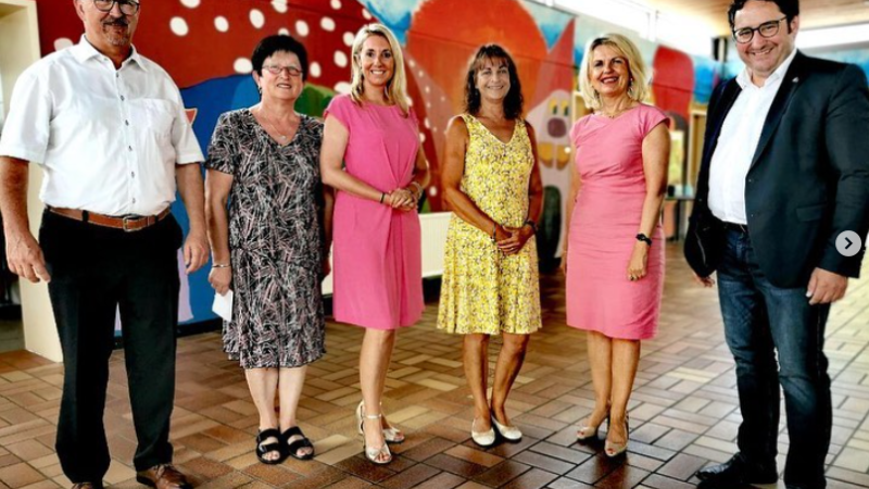 Ehrengäste des 50-jährigen Schuljubiläums der Drei-Franken-Grundschule Geiselwind