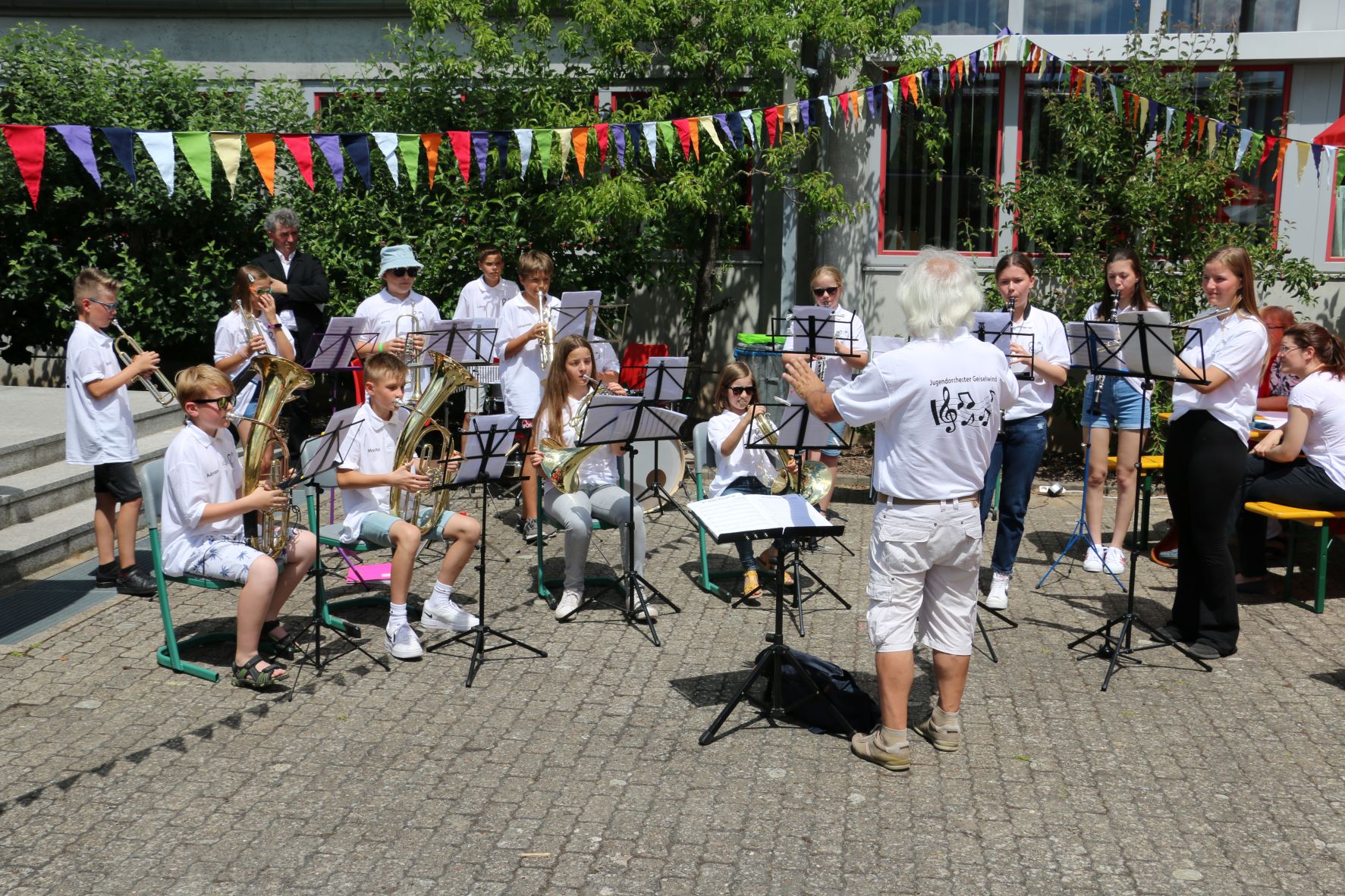 Junge Musizierende beim Jubiläum der Drei-Franken-Grundschule Geiselwind